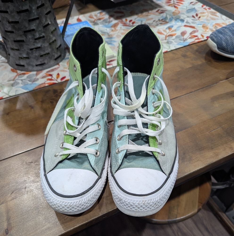 Converse CTAS High Top Sneakers Men’s 12 / Women’s 14